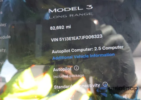 2018 Tesla Model 3 Long Range/Mid Range z USA, uszkodzony, nr VIN 5YJ3E1EA7JF006323